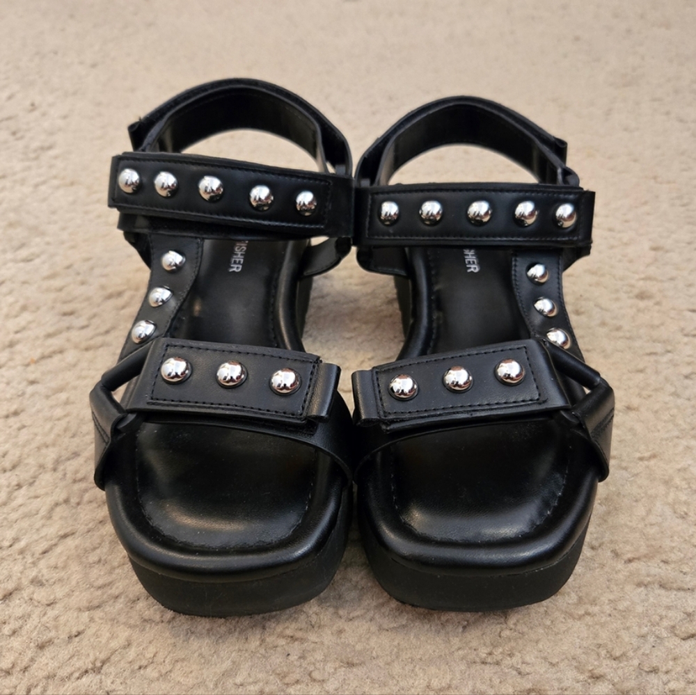 NEW Marc Fisher Stud Sandal Size 6.5